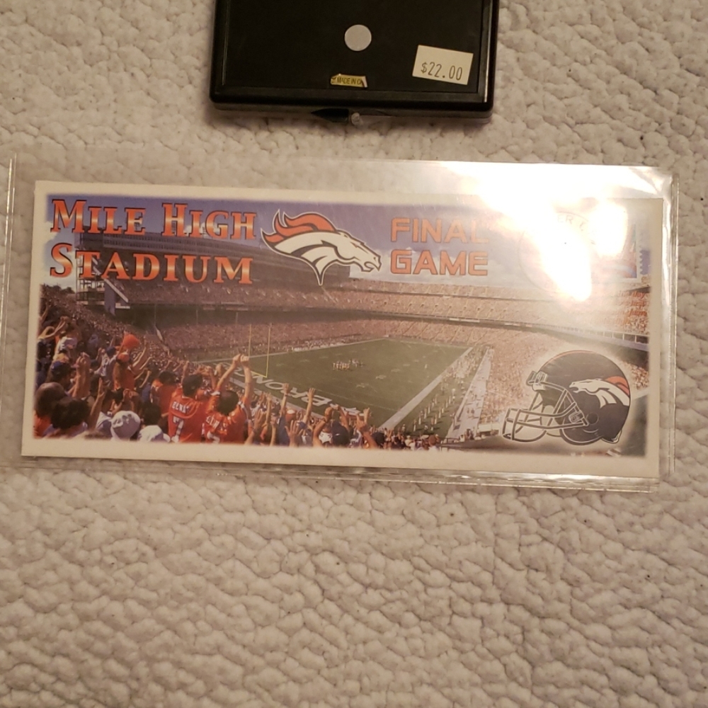 Broncos memorabilia - Picture 7 of 7